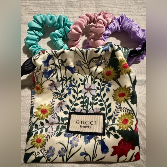Gucci Beauty Satin Scrunchie Set/ Small Floral Pouch - Picture 2 of 5